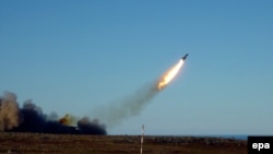 Выпрабаваньні расейскай крылатай ракеты (фота з сайта Мінабароны, датаванае 27 верасьня 2012 году)