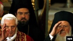 Наблюдатели подводят первые итоги поездки Папы, целью которой понтифик провозглашал укрепление диалога между мусульманами и христианами