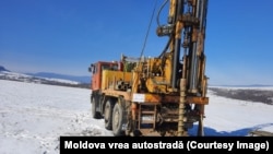 Pe A8 au fost reluate forajele pe Tronsonul T2 din secțiunea S3, în apropierea localității Vânători-Neamț, anunța, în februarie, „Moldova vrea autostradă”.