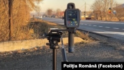 Polițiștii au instalat primele radare mobile, prin sistemul e-SIGUR, pe trei șosele din țară. Acestea identifică mașinile care depășesc viteza legală și permit astfel sancționarea șoferilor.