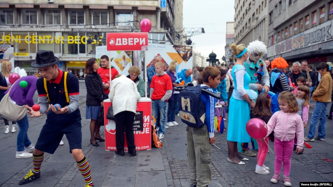 A rally in downtown Belgrade on September 27 sought to promote "traditional" family values ahead of the abortive Gay Pride march the next day.