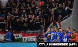 Magyar szurkolók gyalázzák az első gólt szerző Raheem Sterlinget 2021. szeptember 2-án