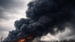 Дым в районе нефтебазы в порту Усть-Луги после удара украинских дронов в ночь на 25 марта