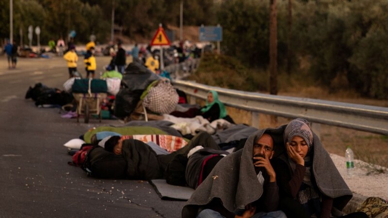 Policia greke përdorë gaz lotsjellës ndaj migranëve në Lesbos