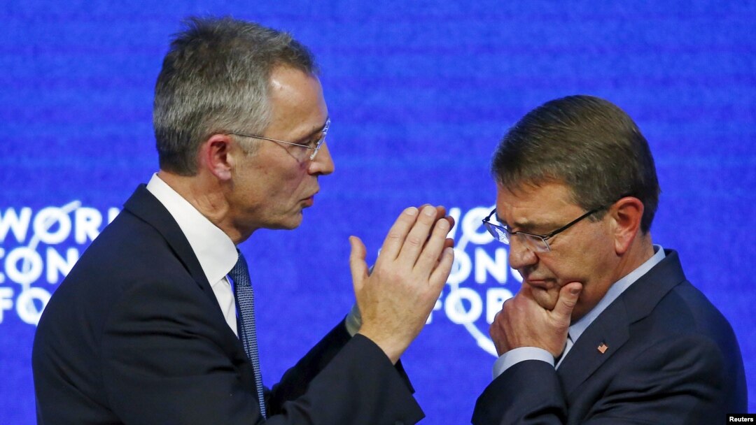 Генеральный секретарь НАТО Йенс Столтенберг (слева) и министр обороны США Эштон Картер 