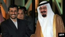 Saudi King Abdullah bin Abdul Aziz al-Saud (right) greets Iranian President Mahmud Ahmadinejad in Riyadh in November 2007.