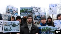 Один із попередніх мітингів у Донецьку, учасники якого звинувачували ОБСЄ в перекрученні інформації про події в зоні бойових дій, ілюстративне фото