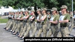 «Є наказ міністра оборони щодо форми, яка визначає форму одягу для військовослужбовців», – заявили в пресслужбі Сухопутних військ
