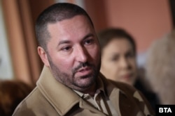 Николай Попов говори със съдия Галина Захарова преди началото на конференцията на ВКС в Централния военен клуб.