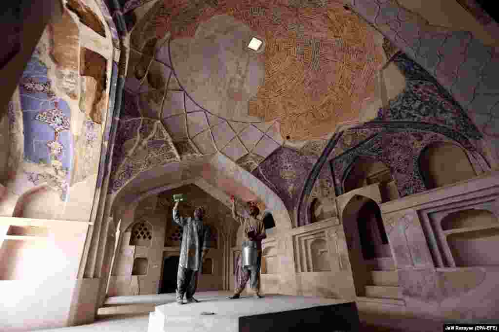 Afghan laborers reconstruct the Yu Aw Synagogue, one of four the Jewish synagogues in the western city of Herat. (epa-EFE/Jalil Rezayee)