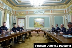 Володимир Зеленський, Джаред Кушнер, Стів Віткофф і представники Британії, Франції та Німеччини на зустрічіу Києві, 6 вересня 2026 року
