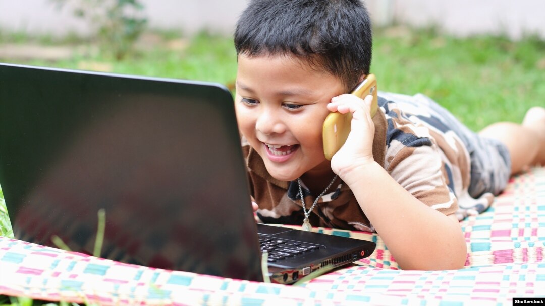 Manfred Spitzer of the University of Ulm in Germany believes the overuse of computers damages the development of children's brains.