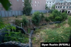 Имотът, който държавата придоби от държавното дружество БЕХ. Снимката е от юли 2025 г.