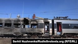 Потяг Інтерсіті, пошкоджений внаслідок масованого обстрілу Києва армією РФ. Укрзалізниця, вокзал, Київ, 28 серпня 2025 року