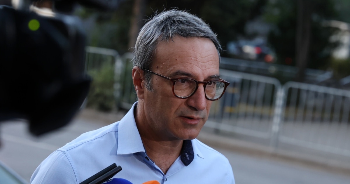 На три места около историческата сграда на парламента в София