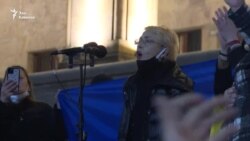 «Мы будем стоять до последнего!  Моя дочка бросает коктейли Молотова в эти танки»