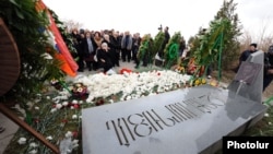 Armenia -- People visit Yerablur military cemetery on the occasion of Vazgen Sargsyan’s birthday, Yerevan, 05Mar2013