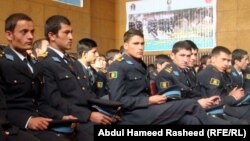 تعدادی از شاگردان که از حربی ښوونځی اسناد فراغت بدست آوردند
