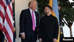 Дональд Трамп и Владимир Зеленский перед встречей в Белом доме, Вашингтон 17 октября 2025 года