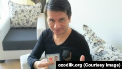 Известный узбекский певец и композитор Абдулазиз Карим с турецким паспортом. 