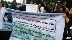 یکی از تجمعات اعتراضی اهالی اکباتان در مورد تصرف بخشی از فضای سبز