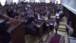 Սարիկ Մինասյանն ու Վարդան Ղուկասյանը ձեռք սեղմեցին. կայացավ Գյումրիի ավագանու նիստը