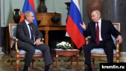 ნიკოლ ფაშინიანი დღეს სანქტ-პეტერბურგში შეხვდა ვლადიმირ პუტინს.