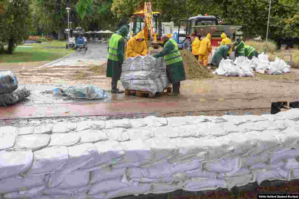 Flood defense personnel reinforce barriers on Margaret Island. In nearby Poland, the mayor of Nysa has called for the evacuation of all 44,000 residents as flooding continues to devastate Central Europe. &nbsp;