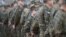 "Trenutno imamo dovoljno uniformi, ali nemamo nijednu viška", kažu za RSE iz Ministarstva odbrane BiH. Na slici su vojnici Oružanih snaga BiH, Čapljina, 12. juni 2019.