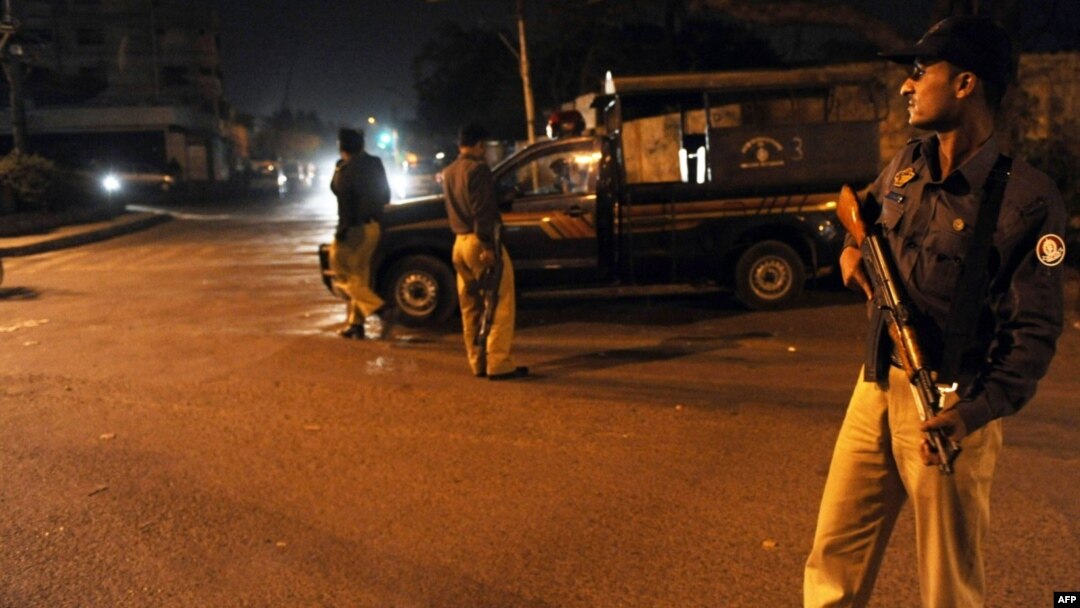 Pakistani police securing the area around a security checkpoint in Karachi in February 2010, when, under still unclear circumstances, senior Taliban commander Mullah Abdul Ghani Baradar was captured. 