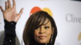 Whitney Houston la Galele Pre-Grammy, Beverly Hills, California, 12 februarie 2011