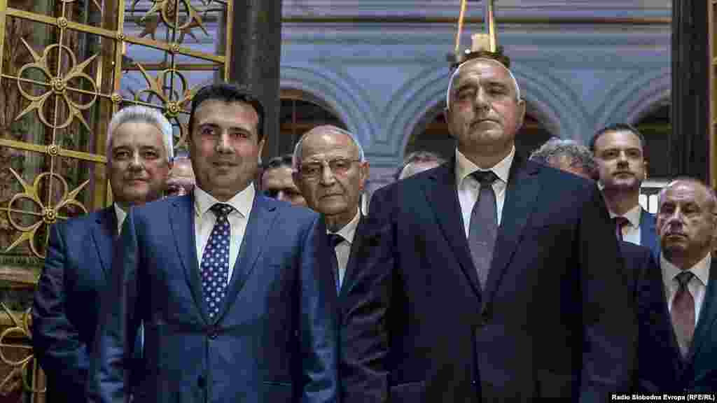 МАКЕДОНИЈА / ИТАЛИЈА / БУГАРИЈА - Премиерот Зоран Заев, во рамки на посетата на Италија и на Светата Столица, по повод манифестацијата Македонија во чест на Св. Кирил, учествуваше во заедничките активности за чествување на делото на светите браќа Кирил и Методиј, со делегацијата на Бугарија предводена од премиерот Бојко Борисов.