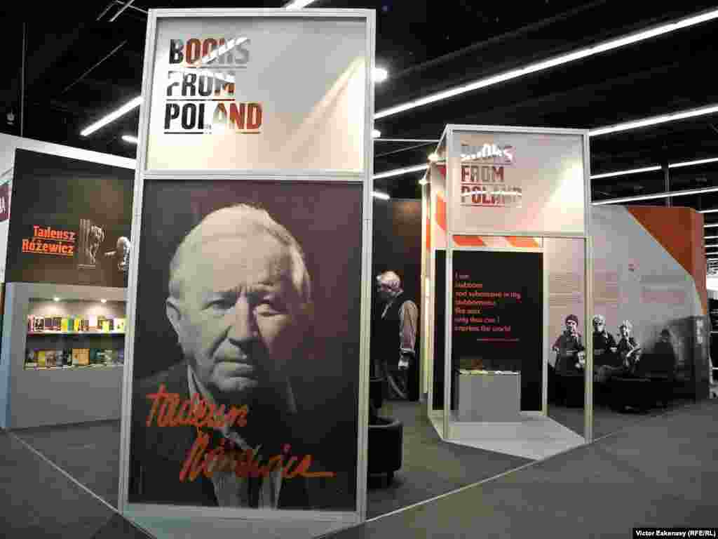 Polonia generoasă cu scriitorii ei.