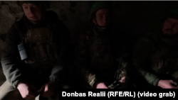 Бійці 152 ОЕБр перечікують обстріл в укритті