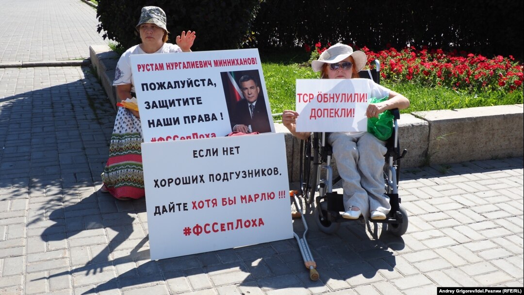 Колясочница Амина Ибниева провела пикет перед Кабмином РТ из-за сбоев в доставке инвалидам средств реабилитации