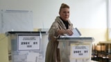 Veriu i Kosovës voton në zgjedhjet që pritet të largojnë kryetarët shqiptarë nga pushteti