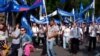 Scuffles Amid Rival Ukraine Rallies