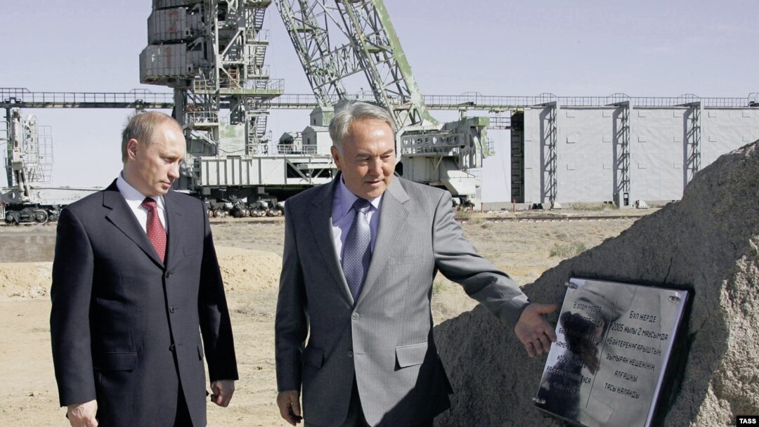 У президента Казахстана не забалуешь. Вместе с Владимиром Путиным на «гагаринской» площадке