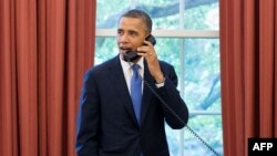 Ağ Ev. Prezident Obama telefonla danışarkən