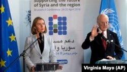 Шефицата за надворешна политика на ЕУ, Федерика Могерини и специјалниот претставник на ОН за Сирија, Стафан де Мистура.