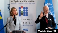 از راست: دی‌میستورا و موگرینی