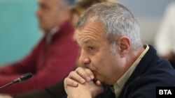 Временно изпълняващият длъжността шеф на БНТ Емил Кошлуков, който заема поста повече от 3 години след изтичането на мандата му