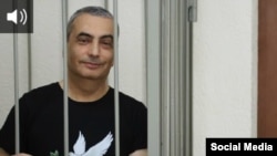 Заместитель председателя партии "Яблоко" Лев Шлосберг  
