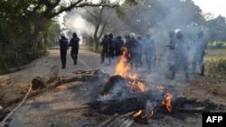 Сутичка протестувальників з поліцією в окрузі Борга на півночі Бангладеш, 28 лютого 2013 року