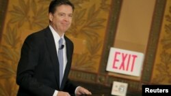 Drejtori i shkarkuar i FBI-së, James Comey. 