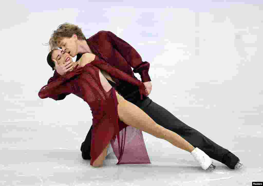 Её дочь, Диана Дэвис, вместе с Глебом Смолкиным представляет Грузию в танцах на льду.