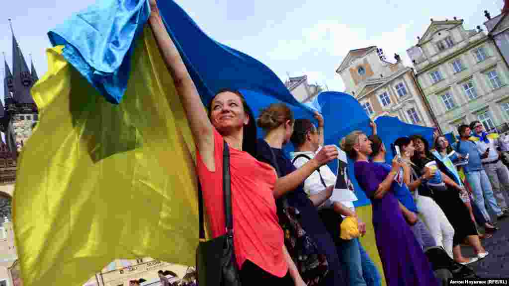 Акция в поддержку замглавы Меджлиса крымскотатарского народа Ильми Умерова в Праге, 3 сентября 2016 года