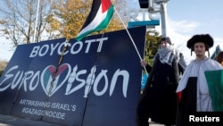طرفداران فلسطینیان، در مقابل تلویزیون ایرلند در دوبلین، خواستار تحریم این رقابت شده بودند
