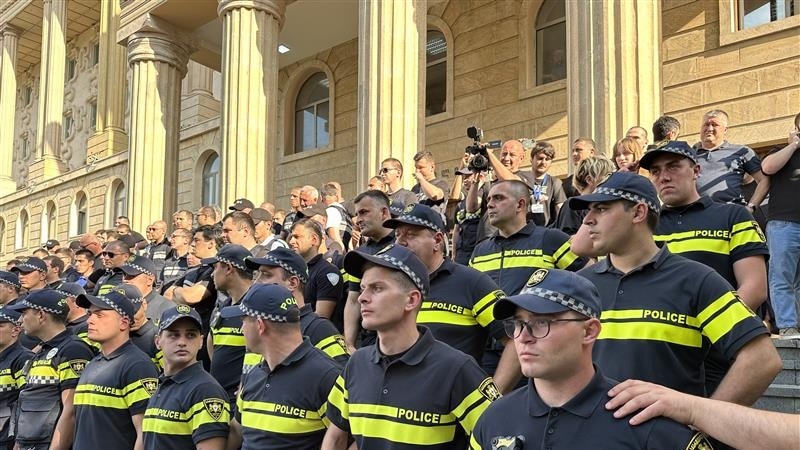 „ოცნება“ სასამართლოს გადაღებას ზღუდავს – სხდომათა დარბაზშიც, დერეფანშიც და ეზოშიც