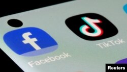 FILE PHOTO: Meta, Microsoft lift AI spending, worrying Wall Street ahead of Amazon results